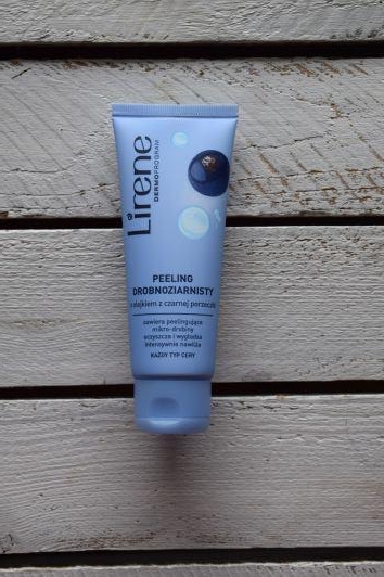 Lirene Dermoprogram, Peeling drobnoziarnisty, Z olejkiem z czarnej porzeczki