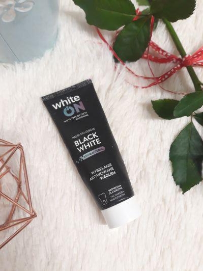White ON Pasta do zębów Black White