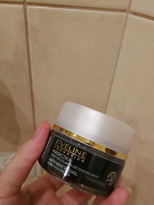 Eveline Facemed +, Hydra Detox, Maseczka oczyszczająco-detoksykująca z aktywnym węglem