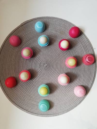 eos  balsam do ust lip balm pomegranate raspberry