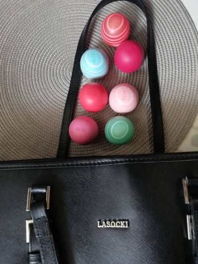 eos  balsam do ust lip balm pomegranate raspberry