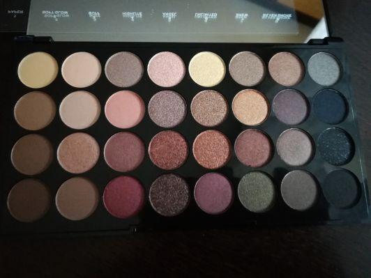 Makeup Revolution Paleta cieni, 32 Eyeshadows Flawless 4