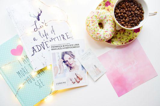 Lumene Invisible Illumination, Rozświetlacz z serum, Kolor Rosy Dawn