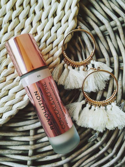 podkład make up revolution full coverage conceal define