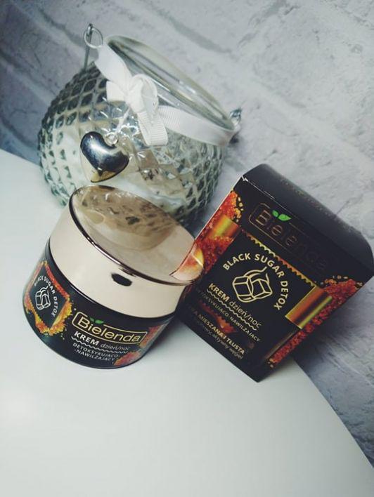 Bielenda Black Sugar Detox, Krem do twarzy, Na dzień i na noc, Detoksykująco–nawilżający, Cera tłusta i mieszana, Cukier trzcinowy i aktywny węgiel