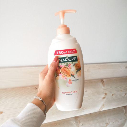 Palmolive Naturals, Żel pod prysznic, Almond & Milk