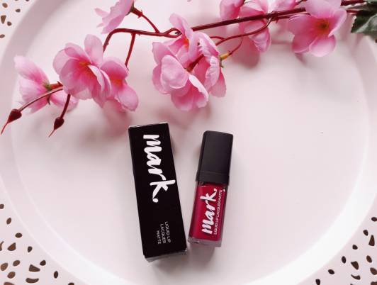 kosmetyki blyszczyki szminki pomadki avon
