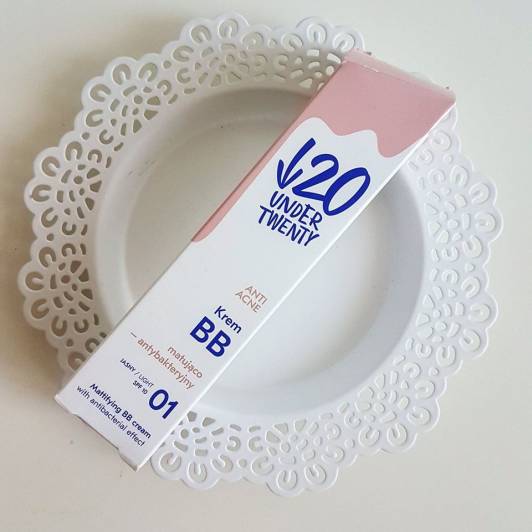 Under Twenty Anti! Acne, Matujący krem BB o działaniu antybakteryjnym, nr 01 jasny beż 