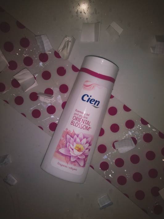Cien Kremowy żel pod prysznic Oriental Blossom