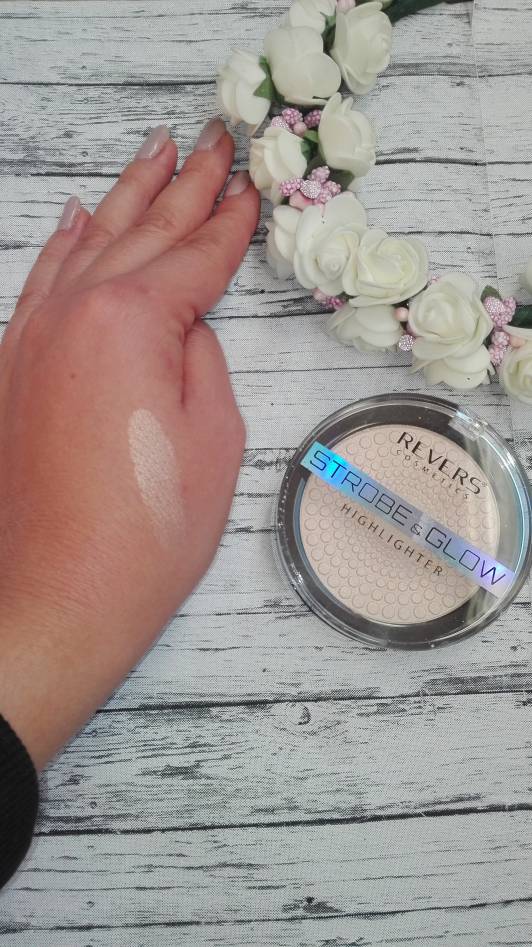 REVERS Puder rozświetlający STROBE & GLOW HIGHLIGHTER