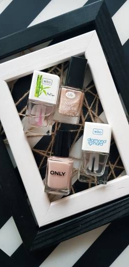 Lakiery do paznokci nude