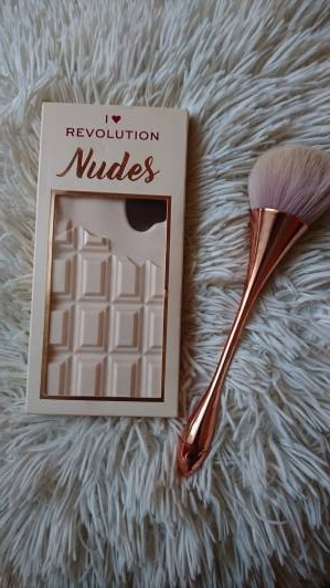Makeup Revolution Paleta cieni, Nudes Chocolate