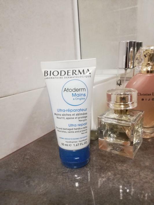 Bioderma Odżywczy krem do rąk suchych i zniszczonych. Atoderm Mains & Ongles