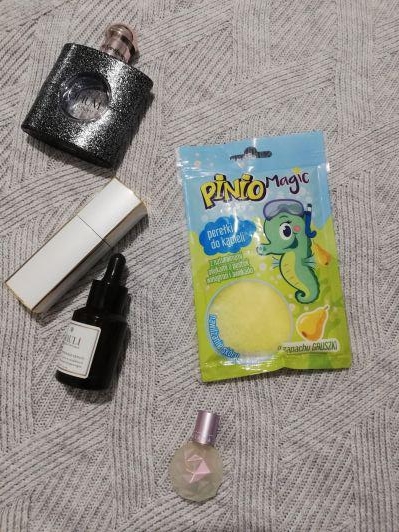 Pinio Magic, Perełki do kąpieli, Z naturalnymi olejkami z pestek winogron i awokado, Zapach gruszki