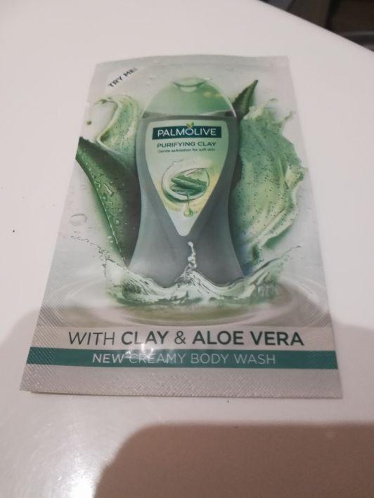 Palmolive Oczyszczający żel pod prysznic z glinką, ekstraktem z aloesu i mlekiem.