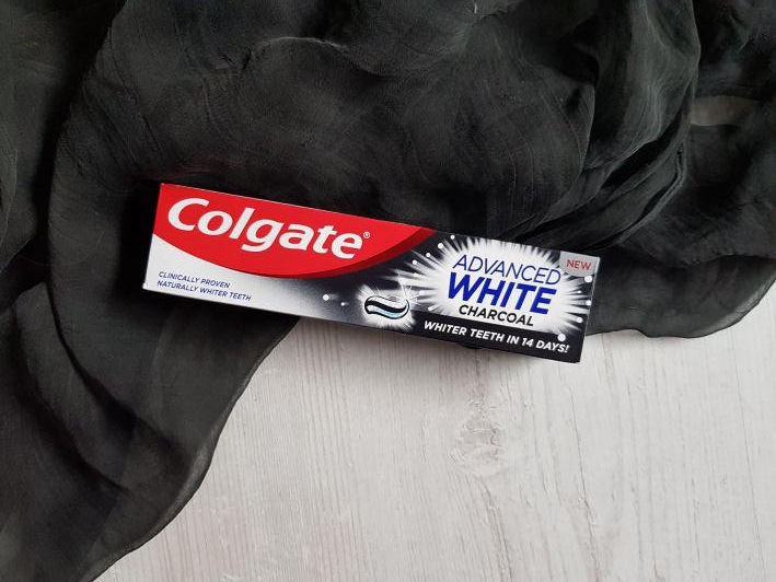 Colgate Pasta do zębów, Advanced White, Charcoal