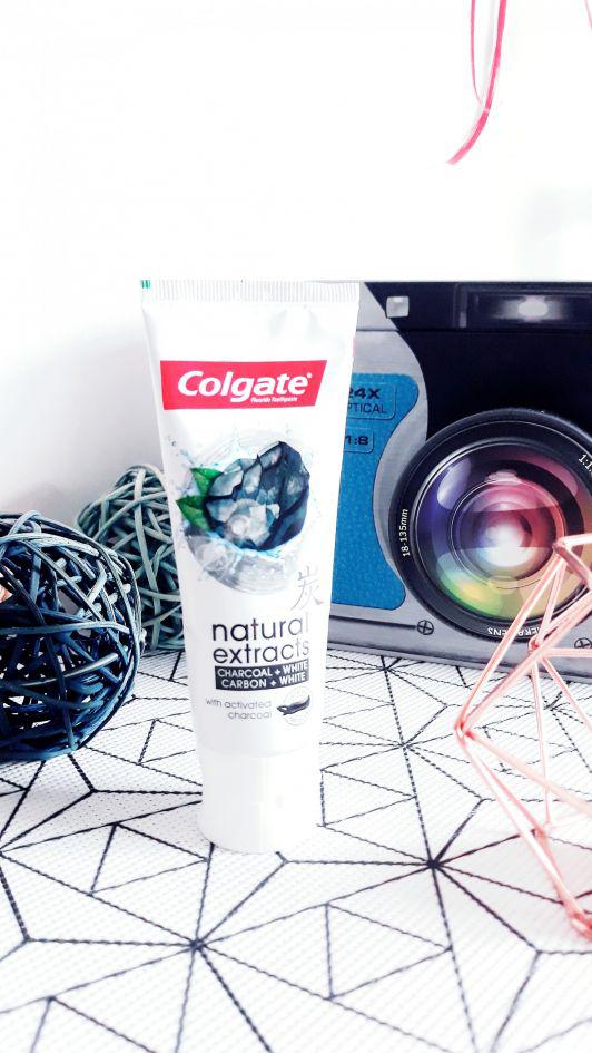 Colgate Pasta do zębów, Natural Extracts, Charcoal + White, Z aktywnym węglem