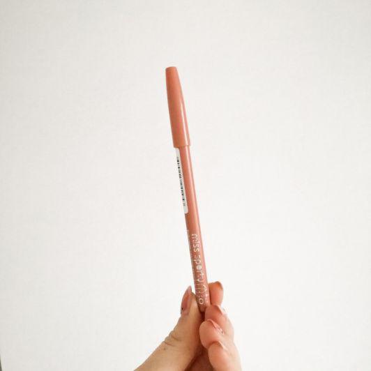 Miss Sporty Nude kreska do ust