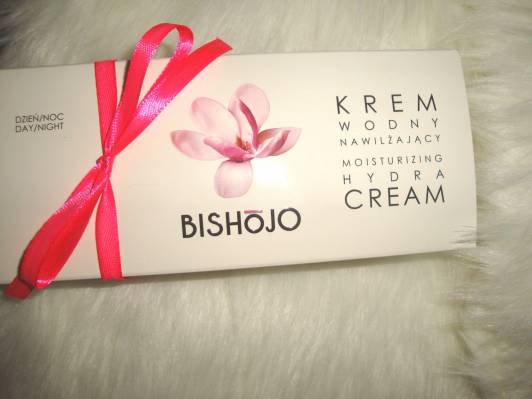 kosmetyki kremy do twarzy na dzien bishojo
