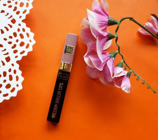 kosmetyki blyszczyki szminki pomadki lovely