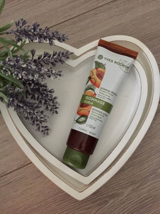 Yves Rocher Roślinny peeling do ciała, puder z pestek moreli