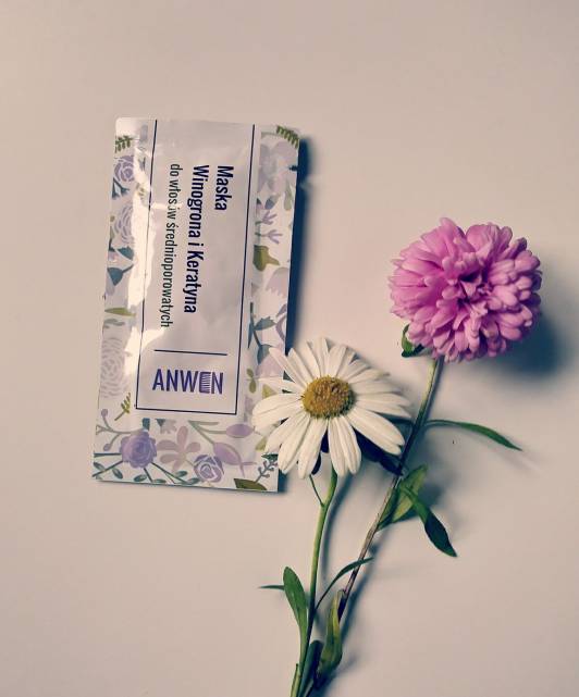 Anwen Maska do włosów średnioporowatych, Winogrona i keratyna