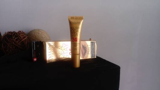 Eveline All Day Ideal Stay, Baza pod cienie 8 w 1