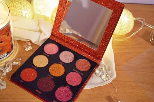 paleta brokaty cienie glitter świecidełka makijaż 