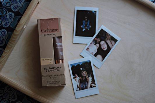 Cashmere Rozświetlacz do twarzy z gąbeczką, Contouring, nr 01 Golden Beige