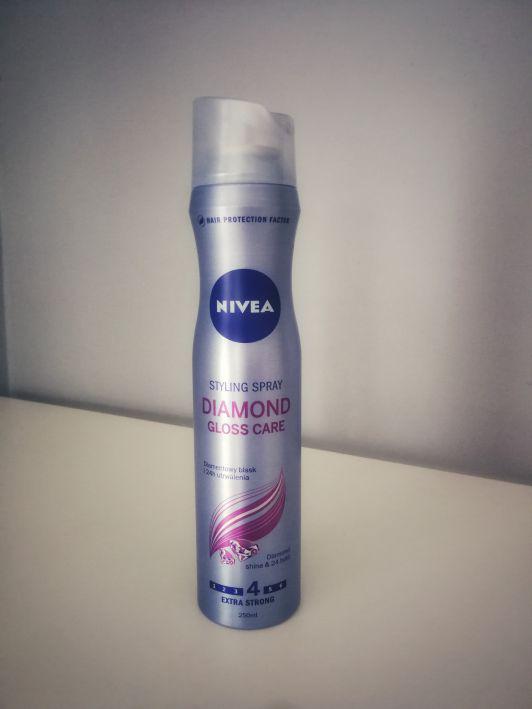 Nivea Lakier do włosów, Diamond Gloss Care, Diamentowy blask, nr 4 Extra Strong