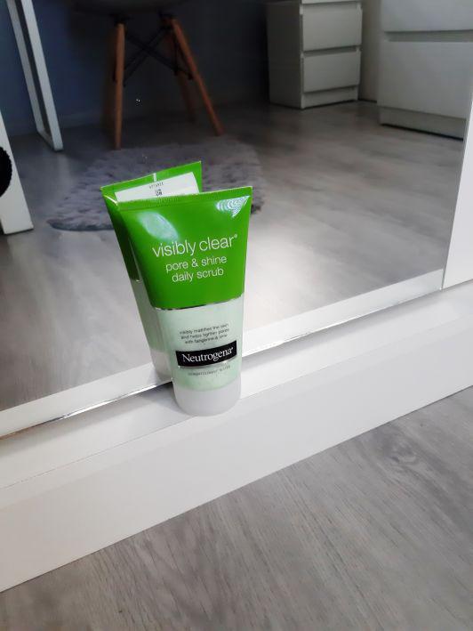 Neutrogena Visibly Clear, Pore & Shine, Peeling do twarzy