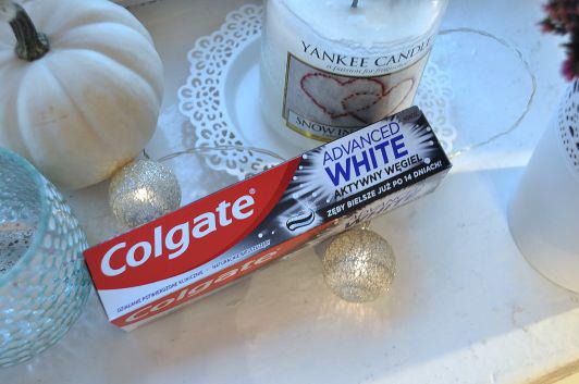 Colgate Pasta do zębów, Natural Extracts, Charcoal + White, Z aktywnym węglem