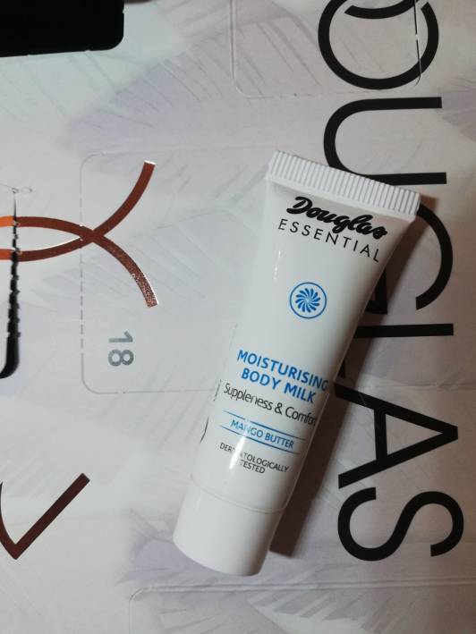 Douglas Nawilżające mleczko do ciała Essences moisturising body milk
