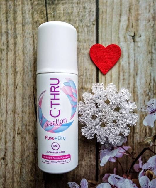 C-THRU Antyperspirant w sprayu, in action, Pure+Dry