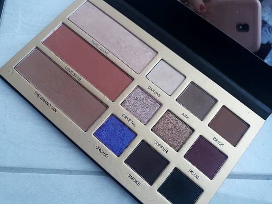 Makeup Revolution Paleta cieni, Maxineczka Beauty Legacy