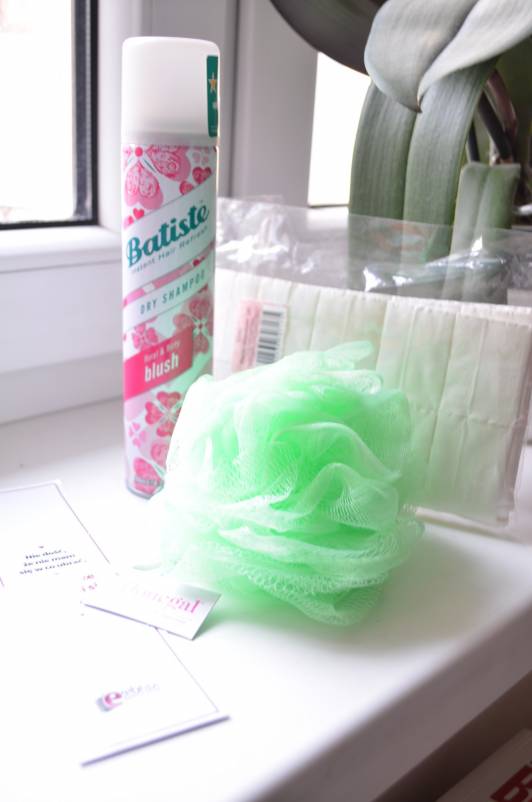 Batiste Suchy szampon do włosów, Floral & Flirty, Blush