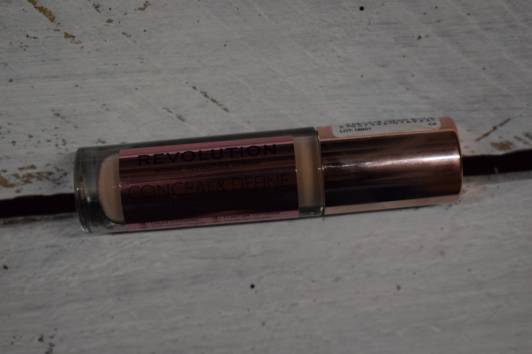 Makeup Revolution Conceal & Define, Korektor do twarzy, nr C4