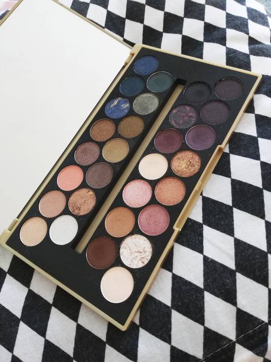 Makeup Revolution Paleta cieni, Fortune Favours The Brave 