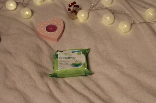  boots simply sensitive face wipes