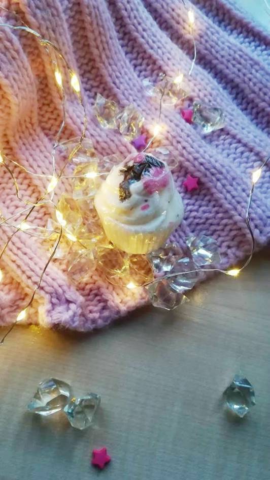 Bomb Cosmetics babeczka do kąpieli krem kokosowy