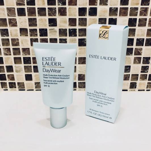 Estee Lauder DayWear, Nawilżający krem tonujący na dzień