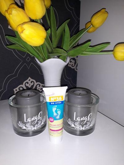 No 36 Peeling do stóp, Wygładzający, Złuszcza zrogowaciały i szorstki naskórek, Kwasy AHA