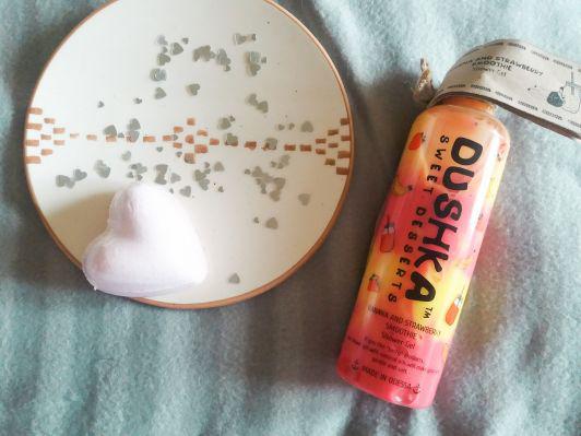 Dushka Cosmetics Żel pod prysznic, Sweet Deserts, Banana and Strawberry Smoothie