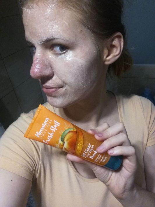 HIMALAYA Żel do mycia twarzy Peach