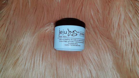 Ziaja Jeju, Młoda skóra, Peeling do ciała, W czarne kropki, Cukrowy