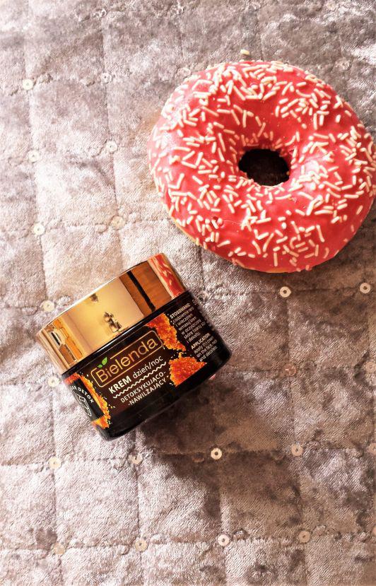 Bielenda Black Sugar Detox, Krem do twarzy, Na dzień i na noc, Detoksykująco–nawilżający, Cera tłusta i mieszana, Cukier trzcinowy i aktywny węgiel