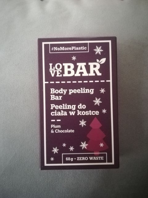 Love Bar Peeling do ciała w kostce, Śliwki i czekolada 