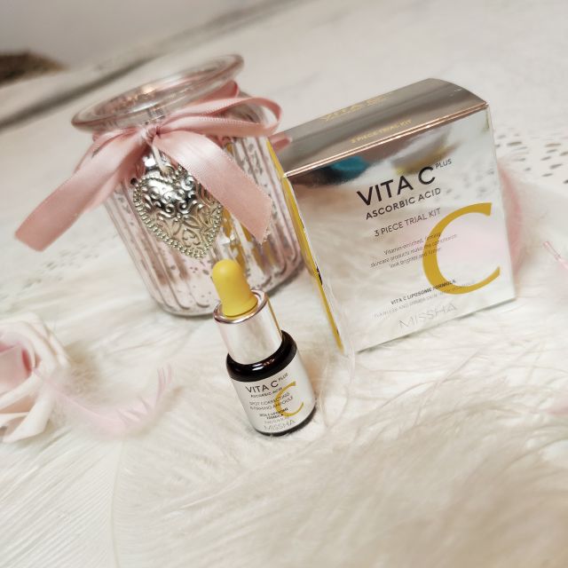 MISSHA Vita C Plus Spot Correcting & Firming Ampoule, Rozjaśniające Serum Do Twarzy.