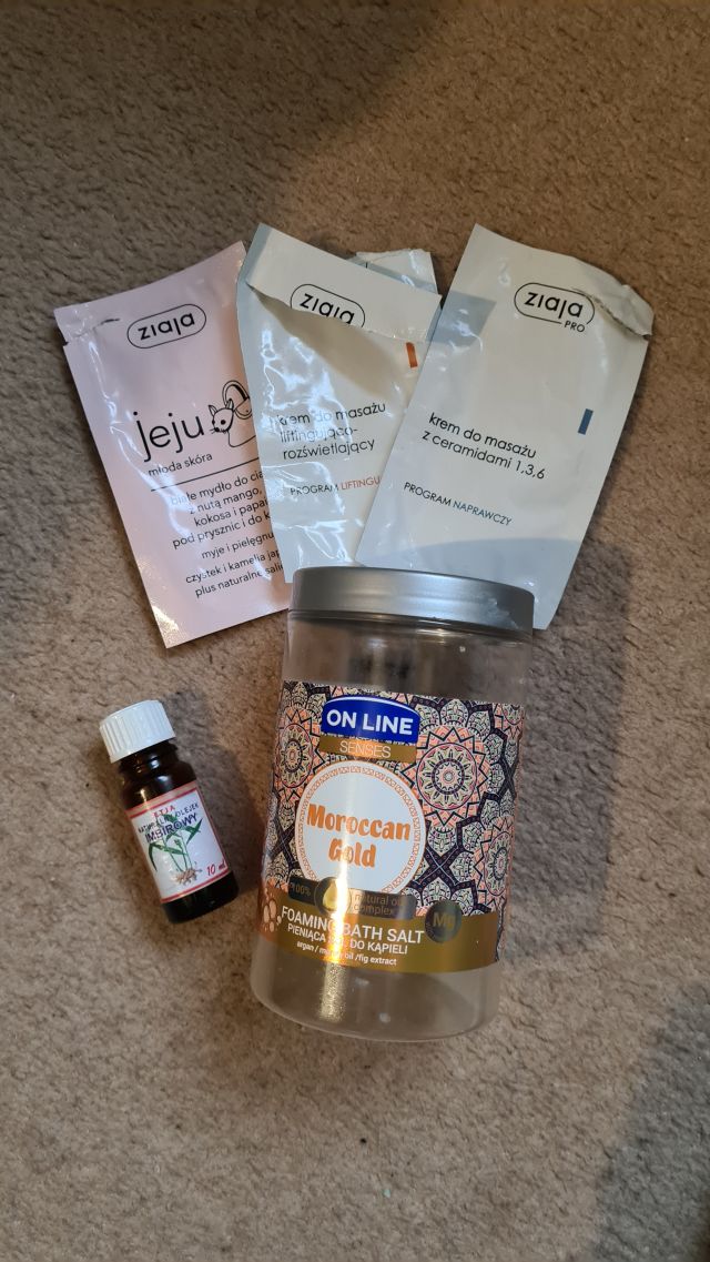 akcja denkowanie! grudzień - kosmetyki w świątecznych opakowaniach i świątecznych kolorach 🎄❄️⛄🎀🎁🎅