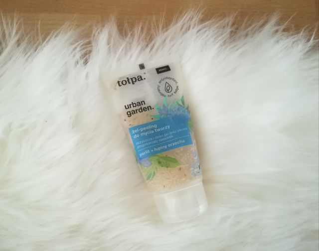 Tołpa Urban Garden, Żel-peeling do mycia twarzy, Perlit + łupiny orzecha